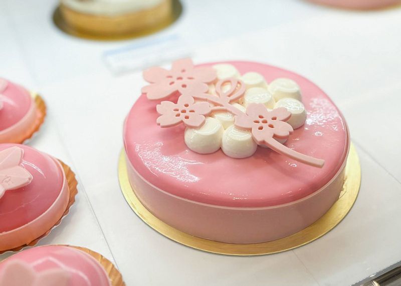 「ピエール・エルメ・パリ 青山」で、春だけのスペシャルなチョコレートケーキを