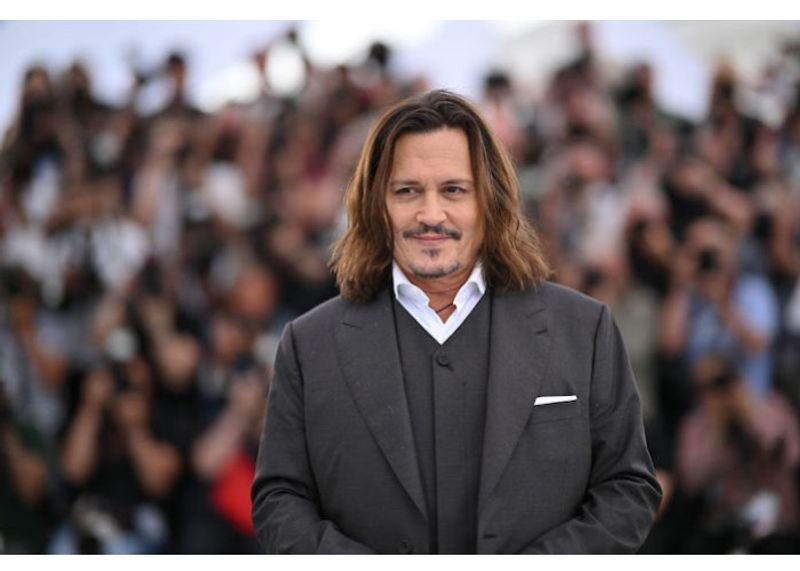 ジョニー・デップがカンヌ国際映画祭で7分間のスタンディングオベーションに感涙！