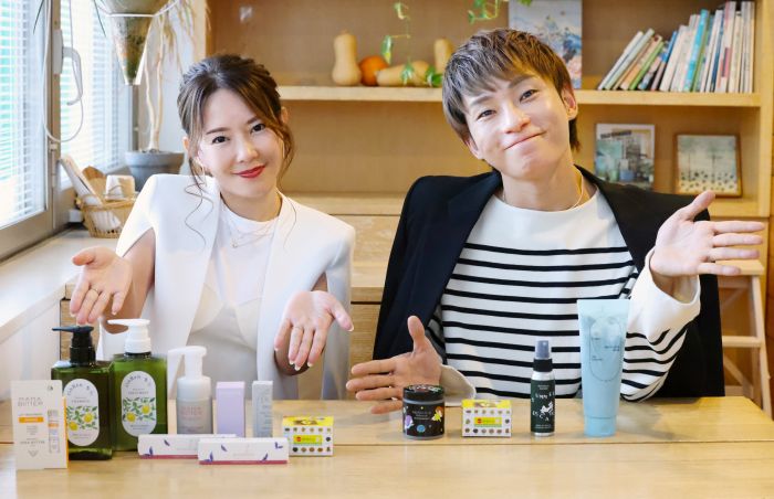 FUKAMIちゃん×河村真木子さん、今リアルに欲しいナチュラルコスメ12選