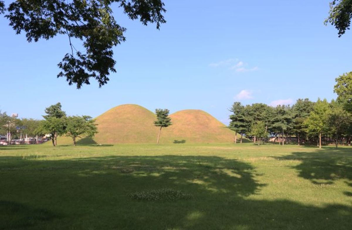 韓国の歴史と現在が交錯する慶州　大陵苑と皇理団キルを巡る