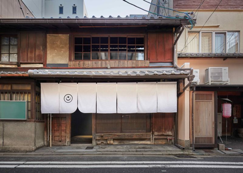 築100年の京町家をフルリノベーション。パフェ専門店に！