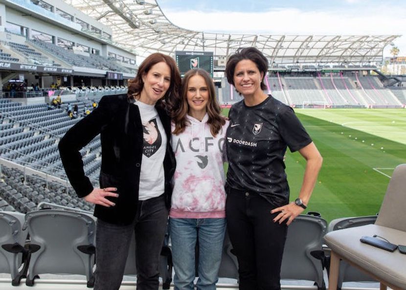 俳優ナタリー・ポートマン、女子サッカー界への挑戦。──男女の格差をなくすために