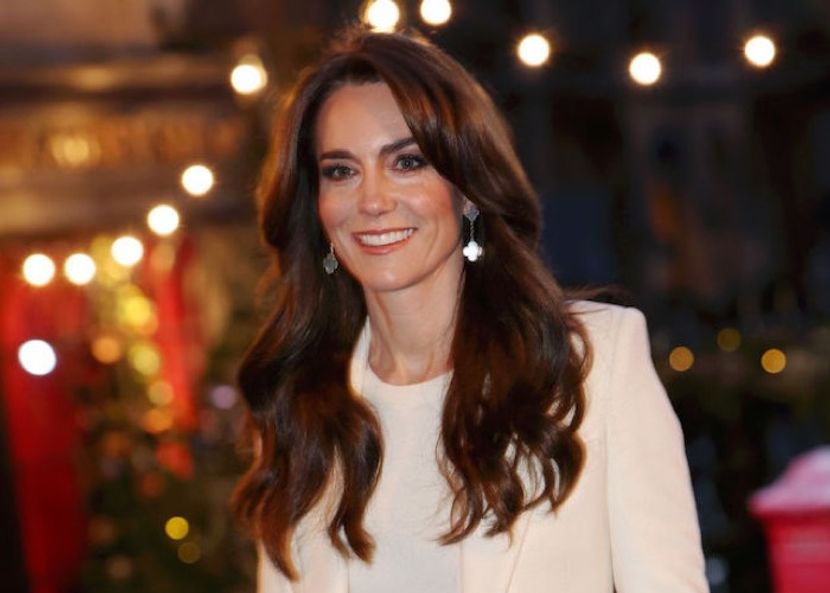 ホリデーシーズンに映える！　英・キャサリン皇太子妃のクリスマスカラールック