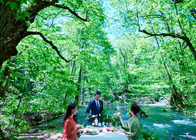 春うらら。木々が芽吹く新緑に囲まれた「星野リゾート　奥入瀬渓流ホテル」で絶景ランチ
