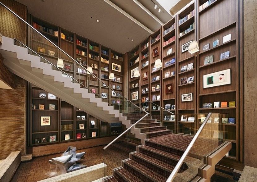 「本屋に泊まる」ブックホテルで、最高の読書体験を