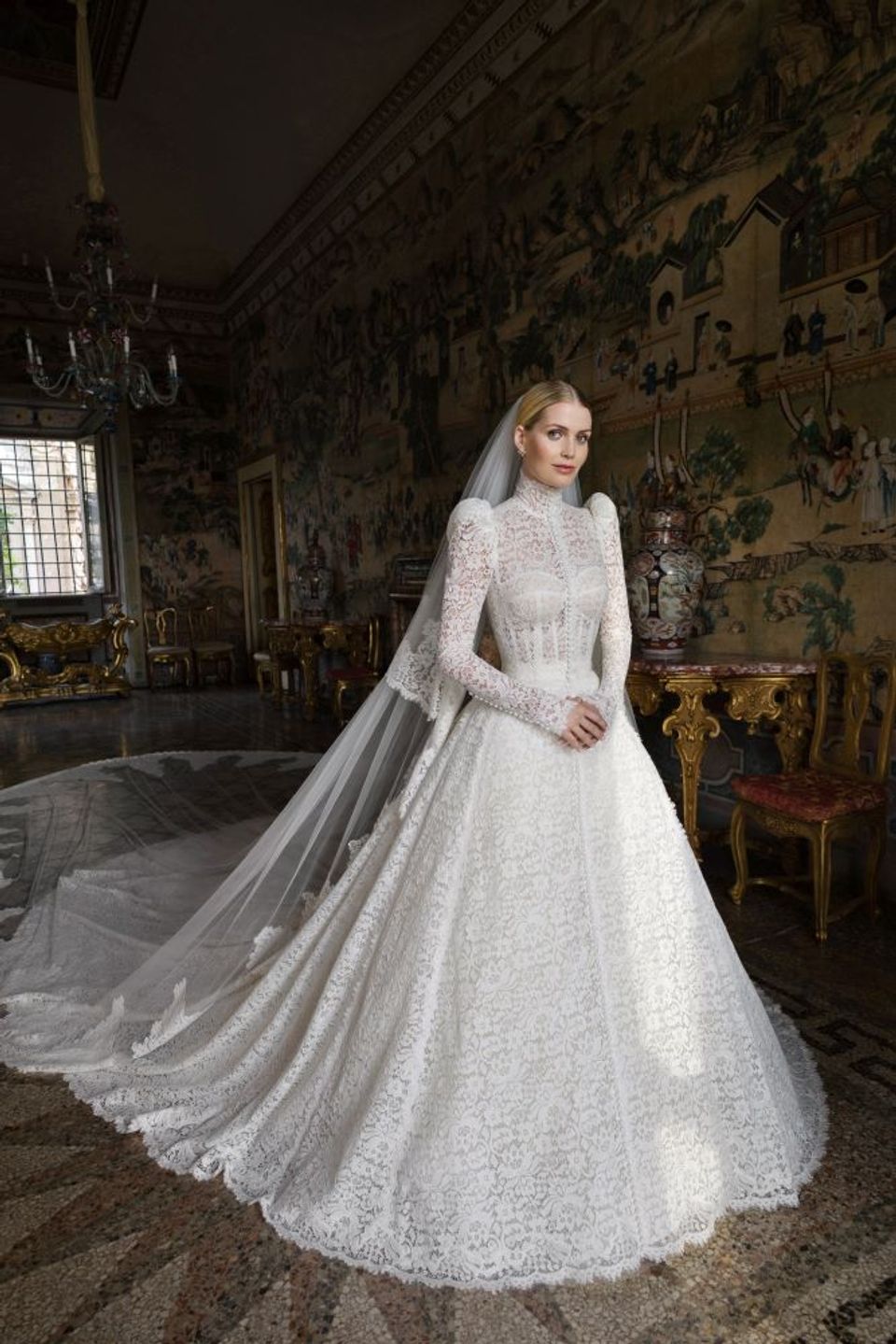 ダイアナ元妃の姪レディ・キティ・スペンサーが結婚。ウェディングドレスは「ドルチェ&ガッバーナ」