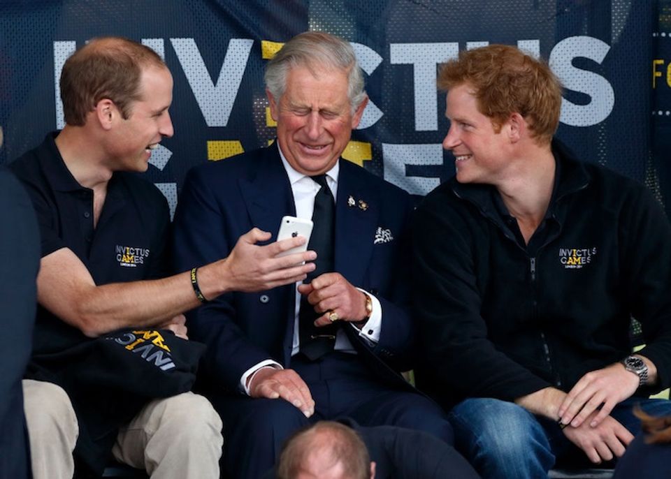 英・チャールズ国王とウィリアム皇太子が、3年ぶりにヘンリー王子の誕生日をSNSで祝福。これは“和解のきざし”なのか？