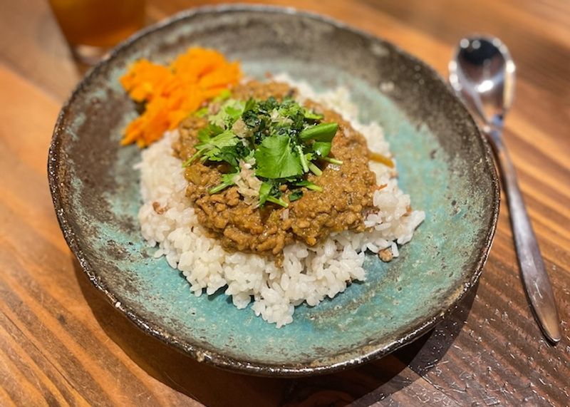 「ネロリハーブ」菅原あゆみさん×新羅慎二さんがタッグを組んだ「植物最高カレー」を食べに