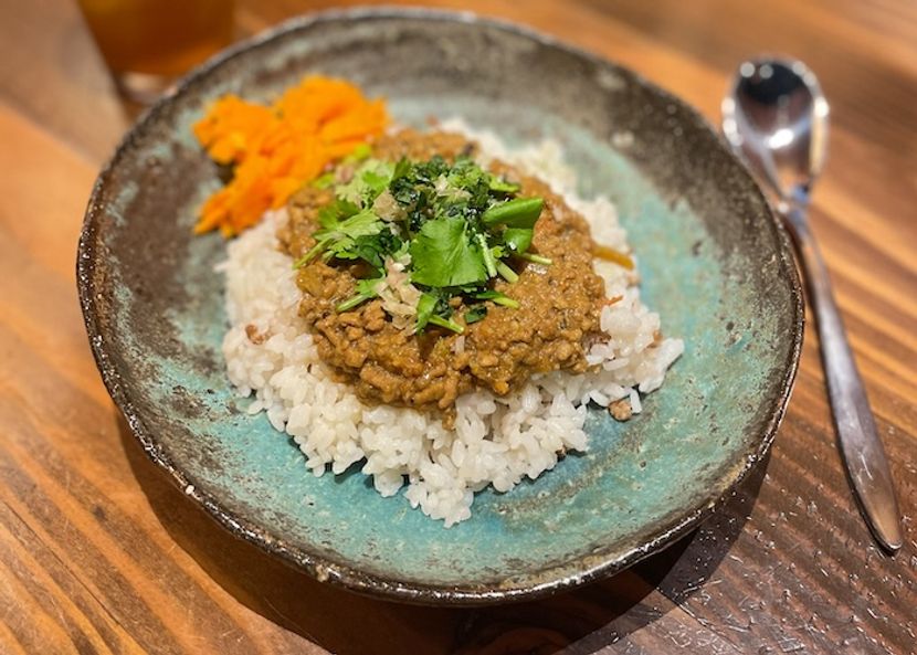 「ネロリハーブ」菅原あゆみさん×新羅慎二さんがタッグを組んだ「植物最高カレー」を食べに