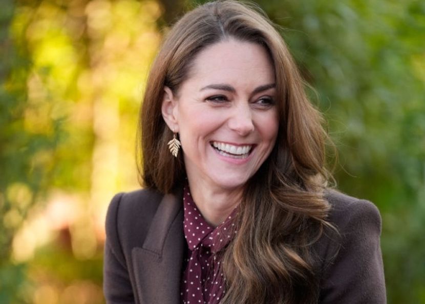 英・キャサリン皇太子妃が秋色ルックで公務にサプライズ登場。その耳元に隠された意味とは？