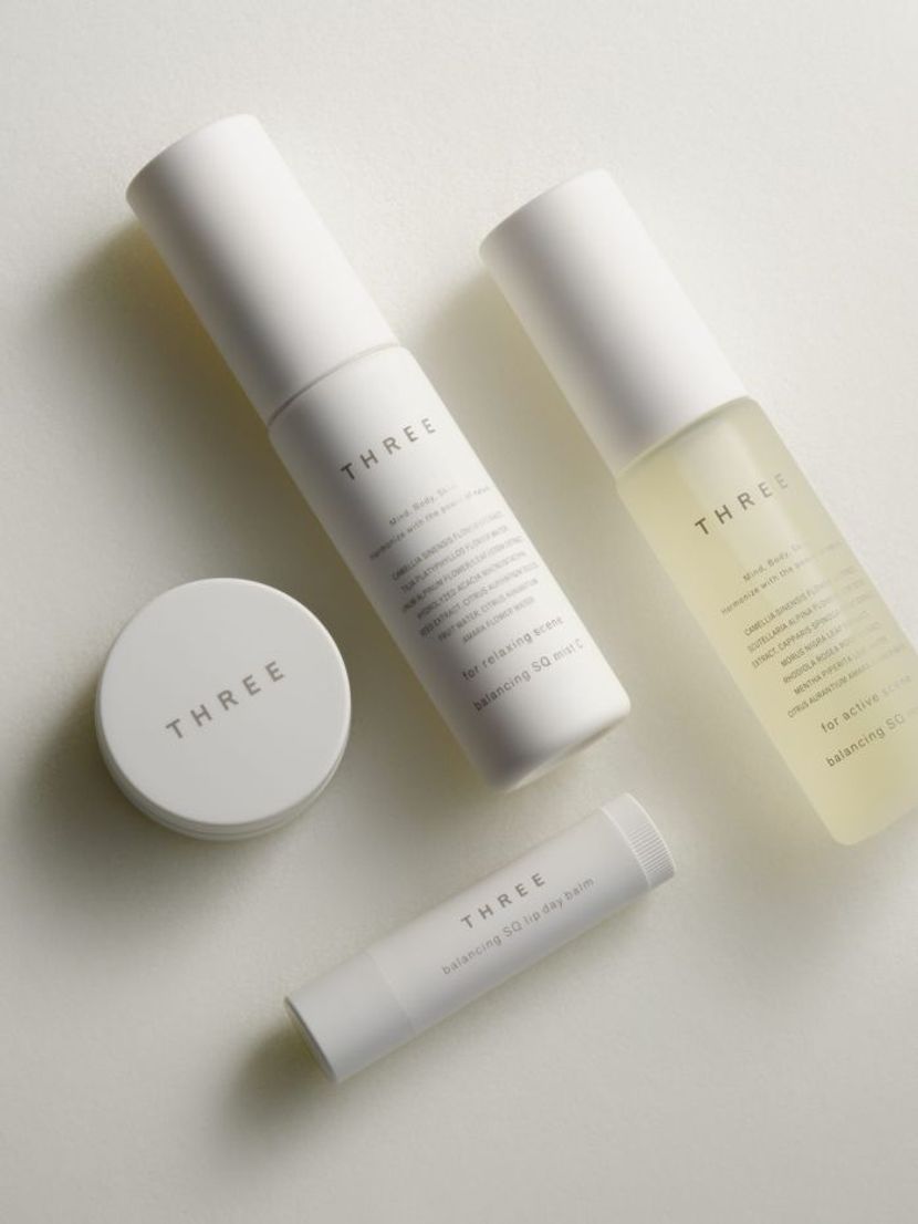 「THREE」から、1日のリズムを整えるミスト化粧水が登場