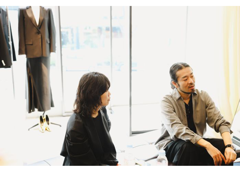 CINOHの人気の理由を尋ねて　デザイナー茅野誉之×スタイリスト大沼こずえ対談