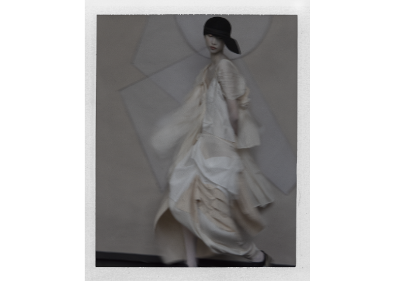 山本耀司とサラ・ムーンの「対話」を収めたフォトブック発売。南青山で写真展も開催中