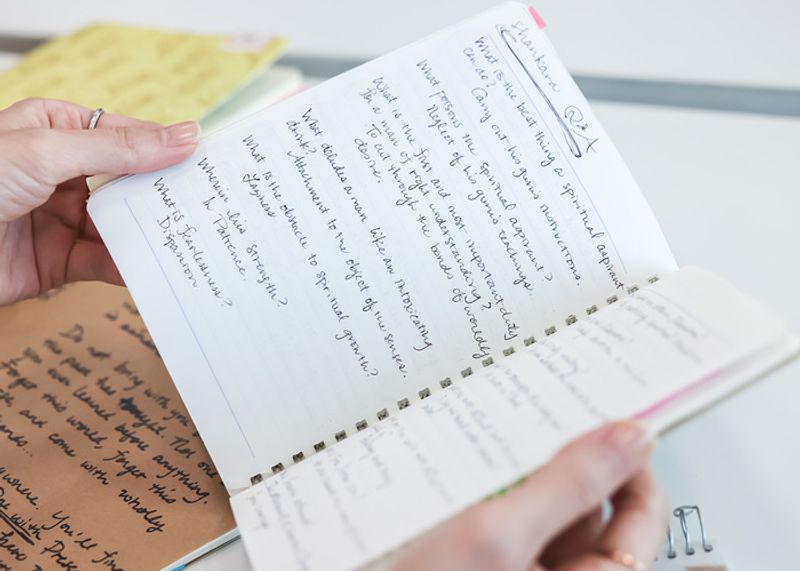 【はじめてのジャーナリング】3分でできる心を整える書き方ガイド