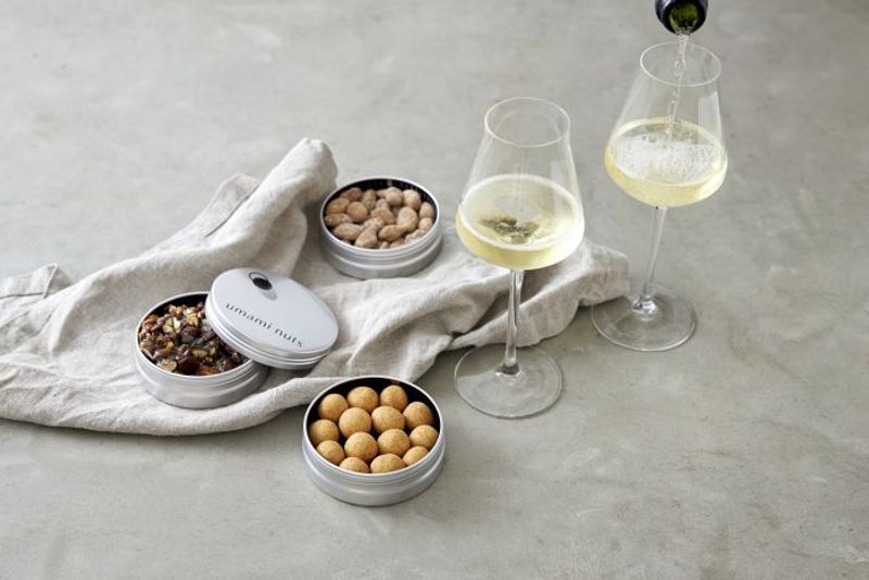 【手土産スイーツの新定番】新しいナッツ体験を叶える「umami nuts」ポルチーニやレモン醤油、黒糖が新鮮！ 藤﨑聡子のémoi style