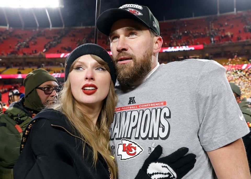 テイラー・スウィフトの婚約指輪はどこのブランド？ トラヴィス・ケルシーが贈った巨大なダイヤモンドのリングを徹底検証