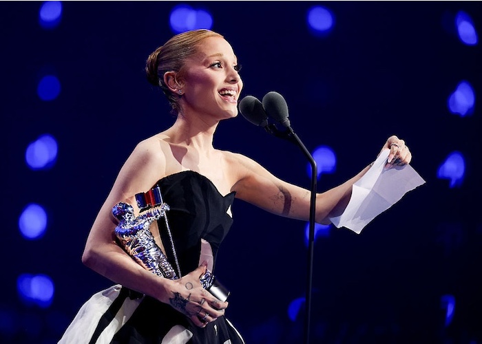 アリアナ・グランデやレディー・ガガら、歌姫が個性あふれる大胆ルック
