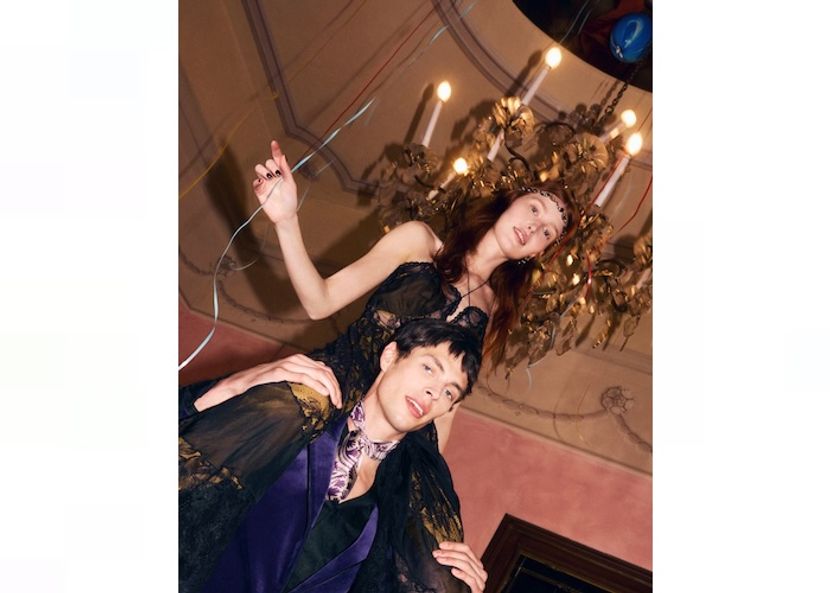 「エトロ」祝宴の余韻に包まれるホリデーコレクション。髙橋海人のホリデー限定新色の「ペイズリーナ」も登場