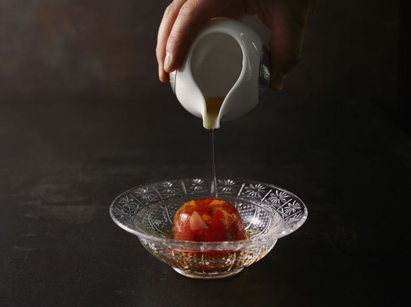 ミシュランシェフが監修　クリエイティブな料理を提供する「JWマリオット」のカウンター割烹「咲／Saki」