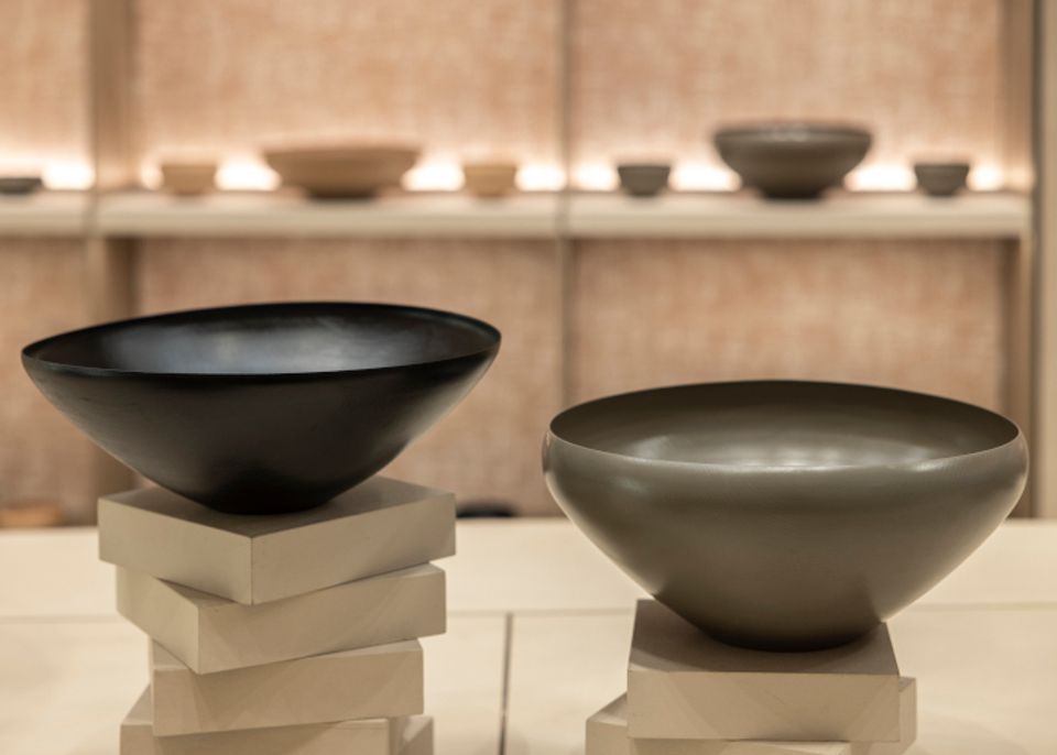 「ブルネロ クチネリ」能登半島地震の被災地支援。輪島塗の作品を表参道アートスペースで展示販売