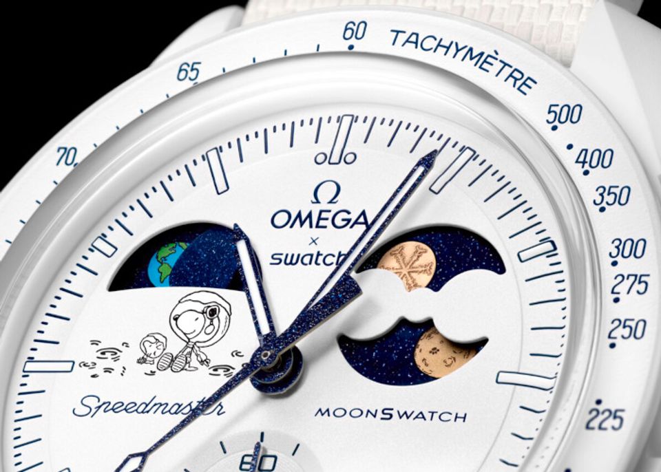 「オメガ×スウォッチ」スヌーピーと雪の結晶があしらわれた新作。3月までの限定販売