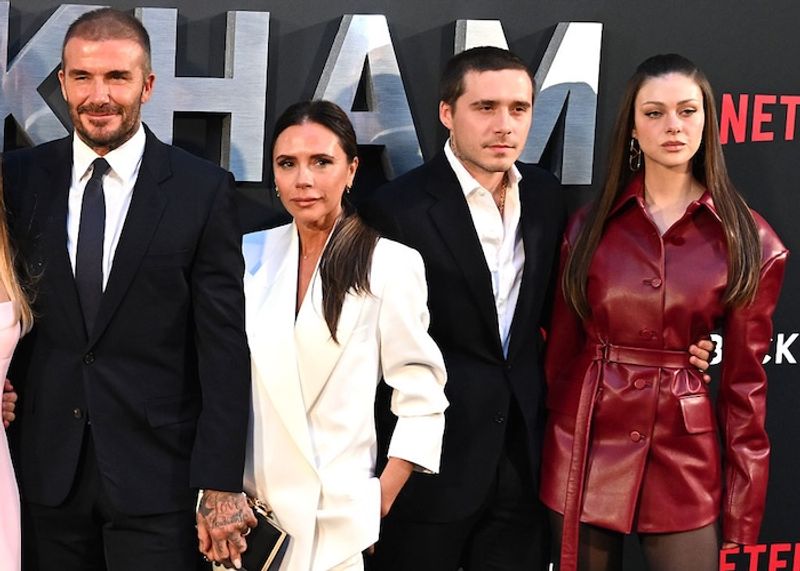 デビッド・ベッカムと長男夫妻の不仲のうわさは本当だった、ブルックリン・ベッカムがSNSで両親を激しく非難
