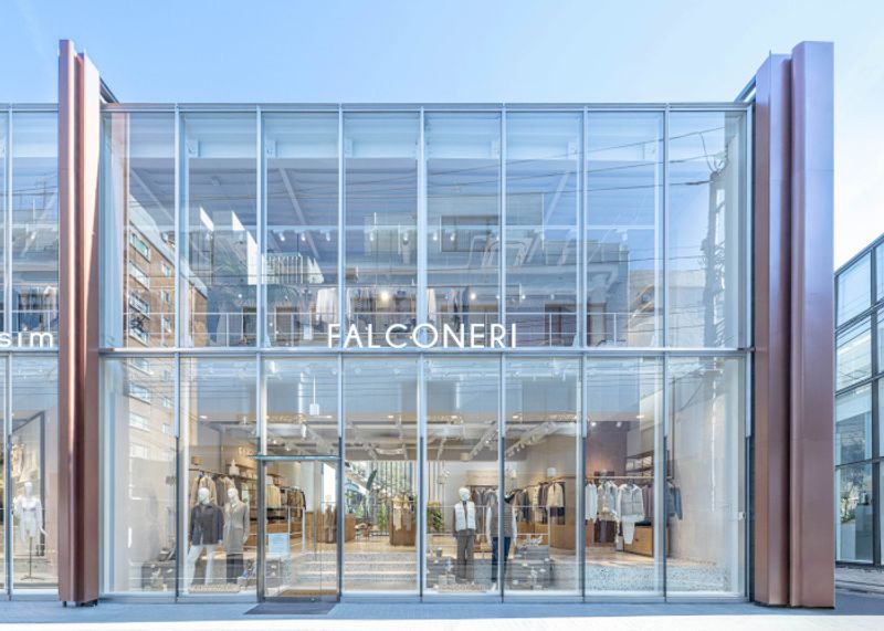 「ファルコネーリ」旗艦店が東京・青山にオープン。日本最大級の広さを誇る地上2階建て