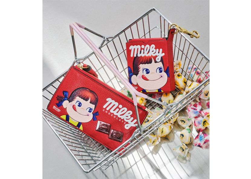「アニヤ・ハインドマーチ」から、「milky」をモチーフにしたレザーアイテム発売