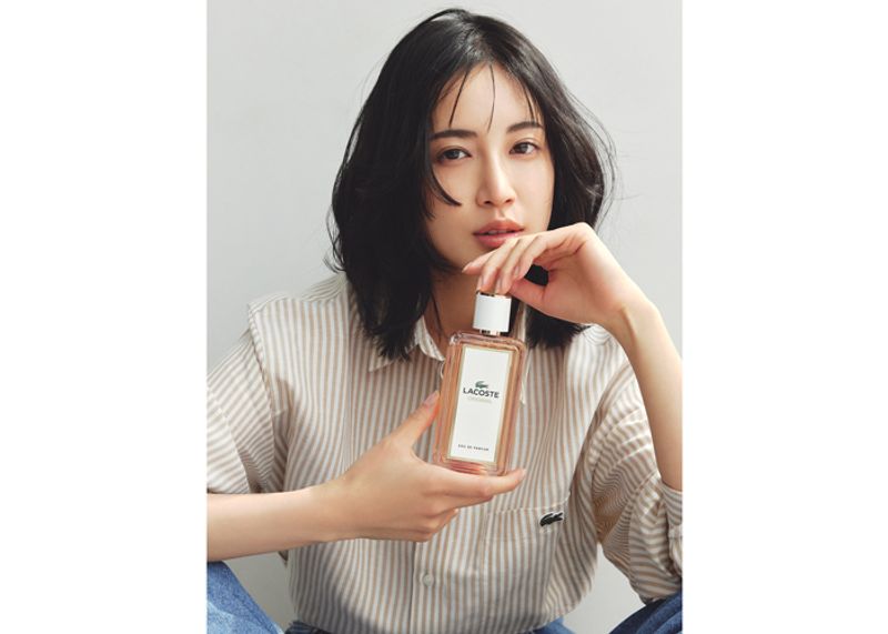 藤井夏恋がまとうフレンチエレガンスの香り。「ラコステ オリジナル ファム オードパルファム」が新登場