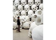 ロン・ミュエク、リアルでありアンリアル。作家の全貌を紹介する展覧会を森美術館で