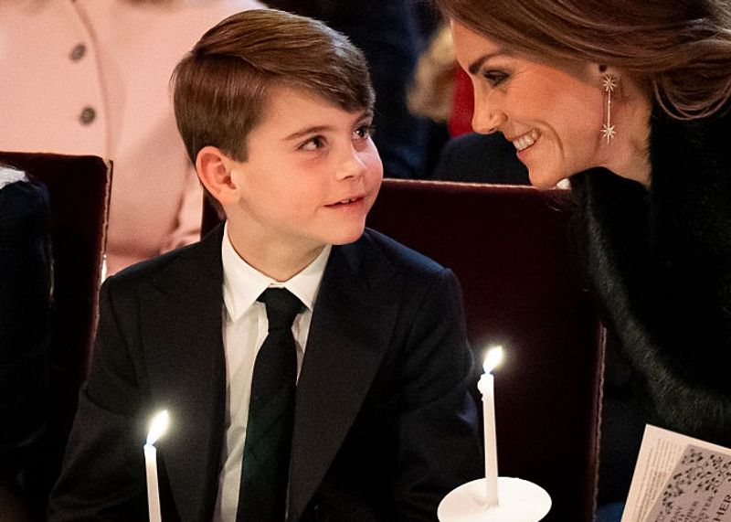 “英国の最もおちゃめなロイヤル”ルイ王子が8歳に！ ウィリアム皇太子とキャサリン皇太子妃が誕生日ポートレートと動画を公開