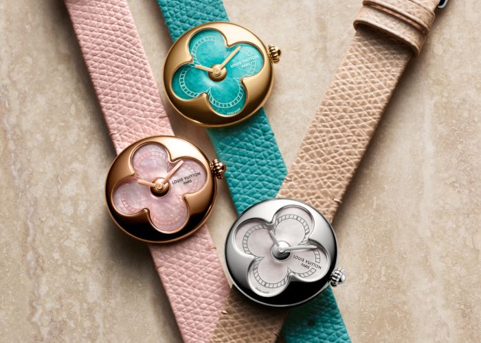 ダイヤルに刻まれた「Louis Vuitton Paris」「Swiss Made」の二つのシグネチャーが、フランス・パリに根差したメゾンのアイデンティティとスイスのウォッチメイキングのサヴォアフェール（匠の技）を際立たせている ©Thomas Lagrange