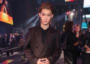 日本からは俳優の佐野勇斗が来場。グッチの2027クルーズコレクションの舞台はニューヨーク・タイムズスクエア