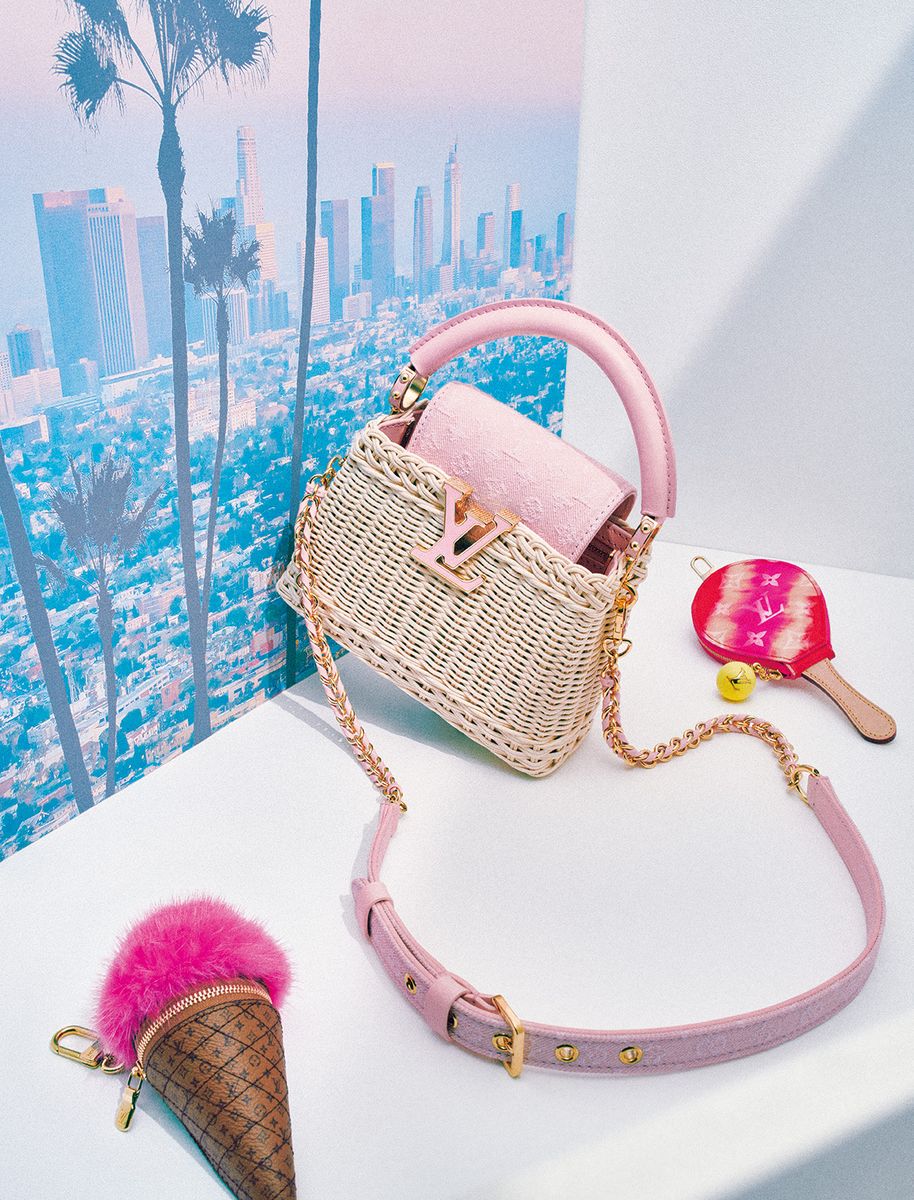 バッグ“カプシーヌ MINI”［W21×H13.6×D8cm］¥1,034,000　コインケース“マッチ ポイント”［W9×H20×D2cm］¥180,400　チャーム ¥183,700（すべてルイ・ヴィトン／ルイ・ヴィトン クライアントサービス）