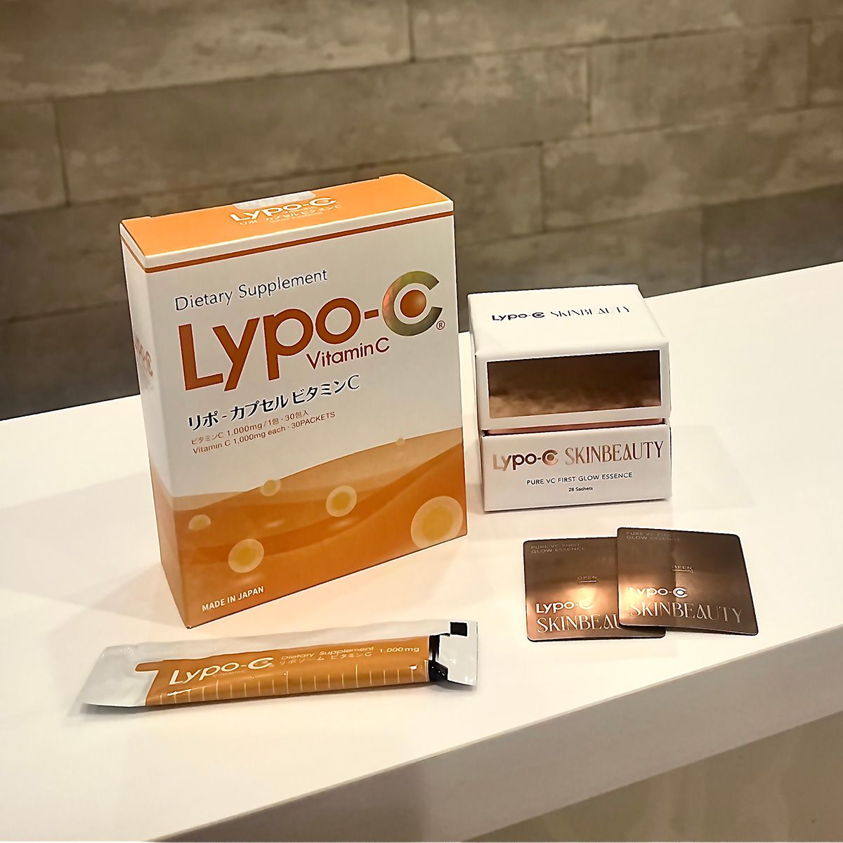 Lypo-C SKINBEAUTY ファースト グロウエッセンス<先行美容液> 1回分×28包(個包装)  ¥12,320、Lypo-C Vitamin C  1箱(30包) ¥7,700