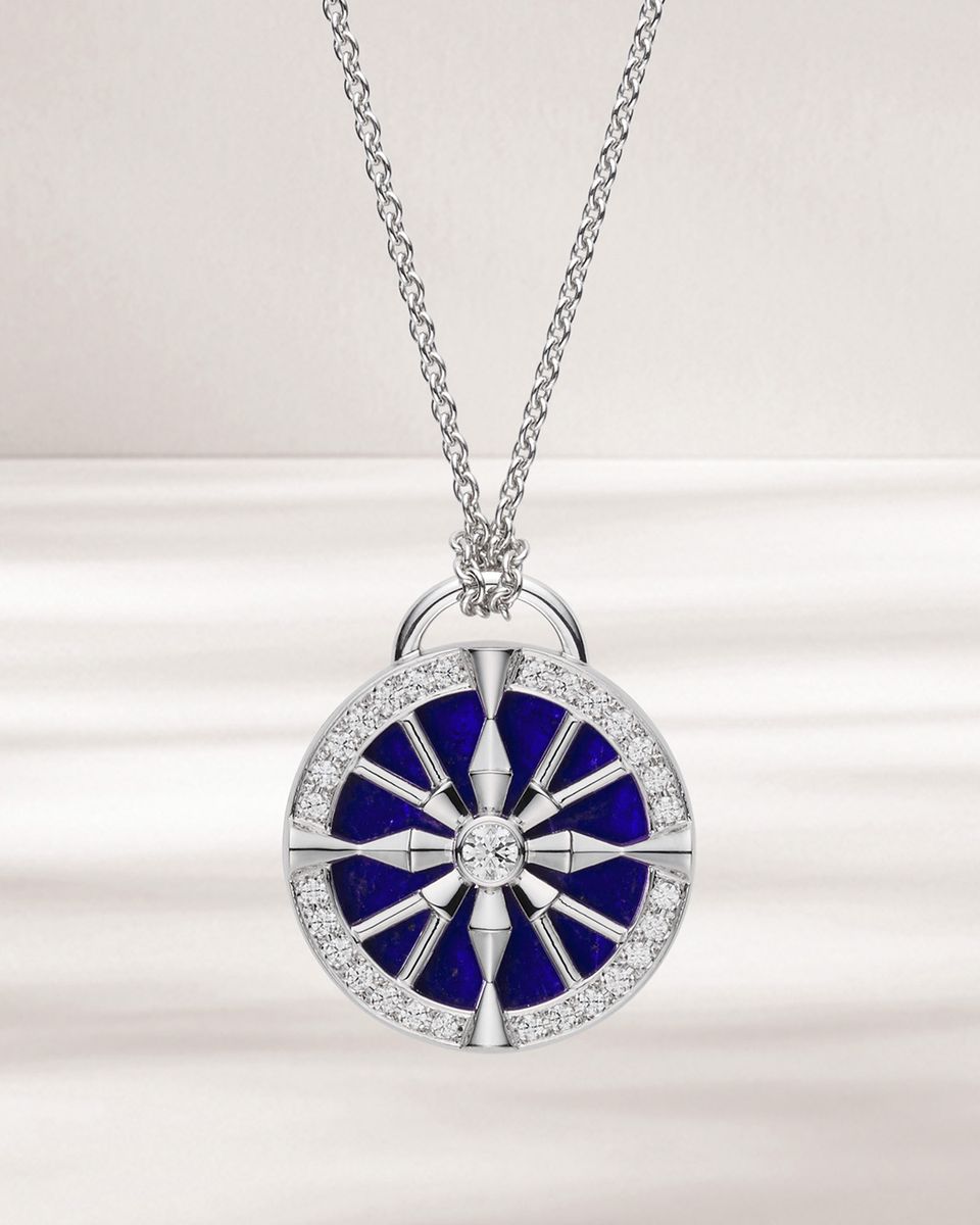 「MIKIMOTO LUCKY ARROWS ペンダント」¥715,000（税込）