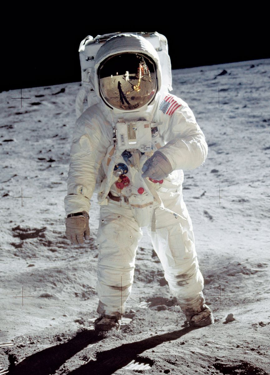 宇宙飛行士のバズ・オルドリンが月面歩行中、オメガの「スピードマスター」を腕に巻 いていたことは、時計史を語る上で欠かせないエピソード