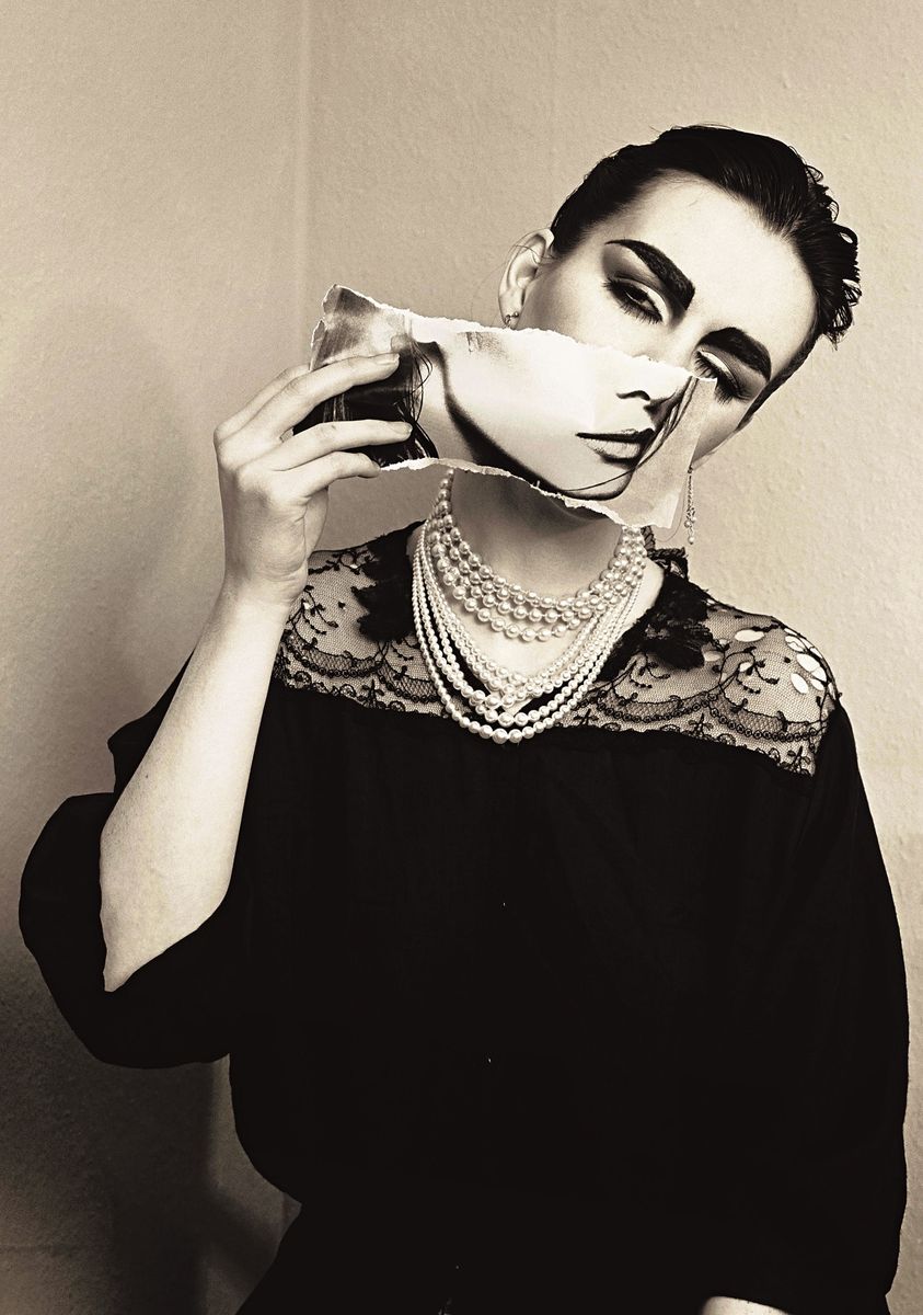 What I Do To Please You I Do, 1981-2008 Photograph: birrer　Digital print from original negative on photographic paper Courtesy of the artist and Modern Art © Linder