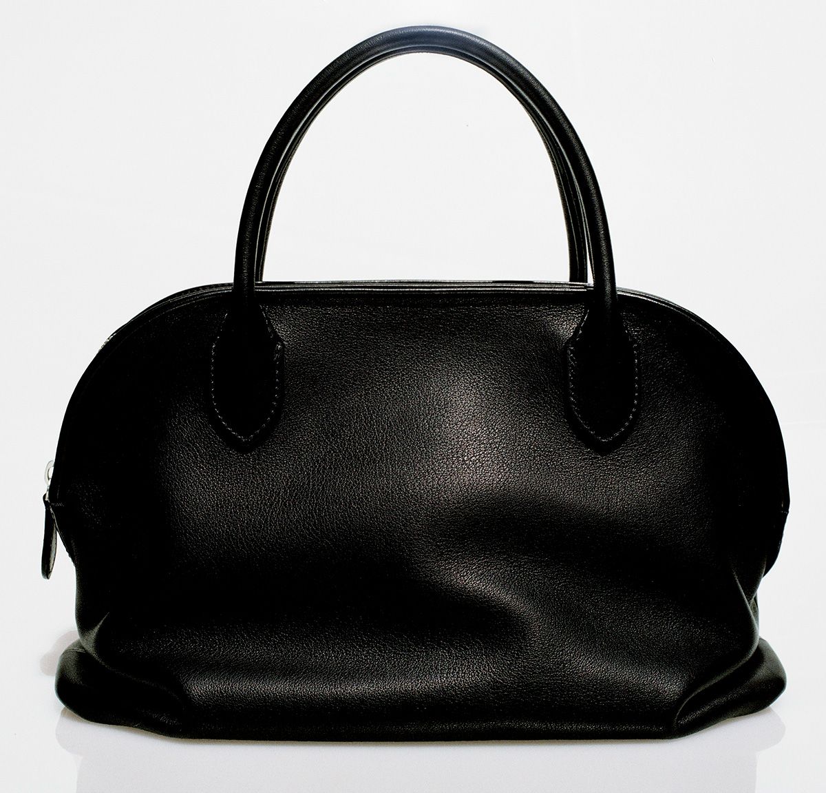 バッグ“アグネス”［W31×H23×D10.5㎝］¥763,400（ザ・ロウ／ザ・ロウ・ジャパン）