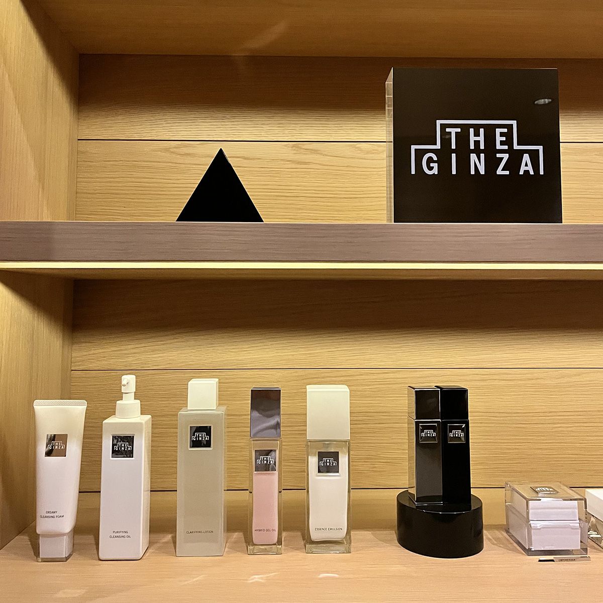 『THE GINZA』の製品を実際に手に取り、試してから購入することも可能。関西エリアにおいて、『THE GINZA』の世界観が楽しめるのは、『カペラ京都』の「Auriga Spa」だけ