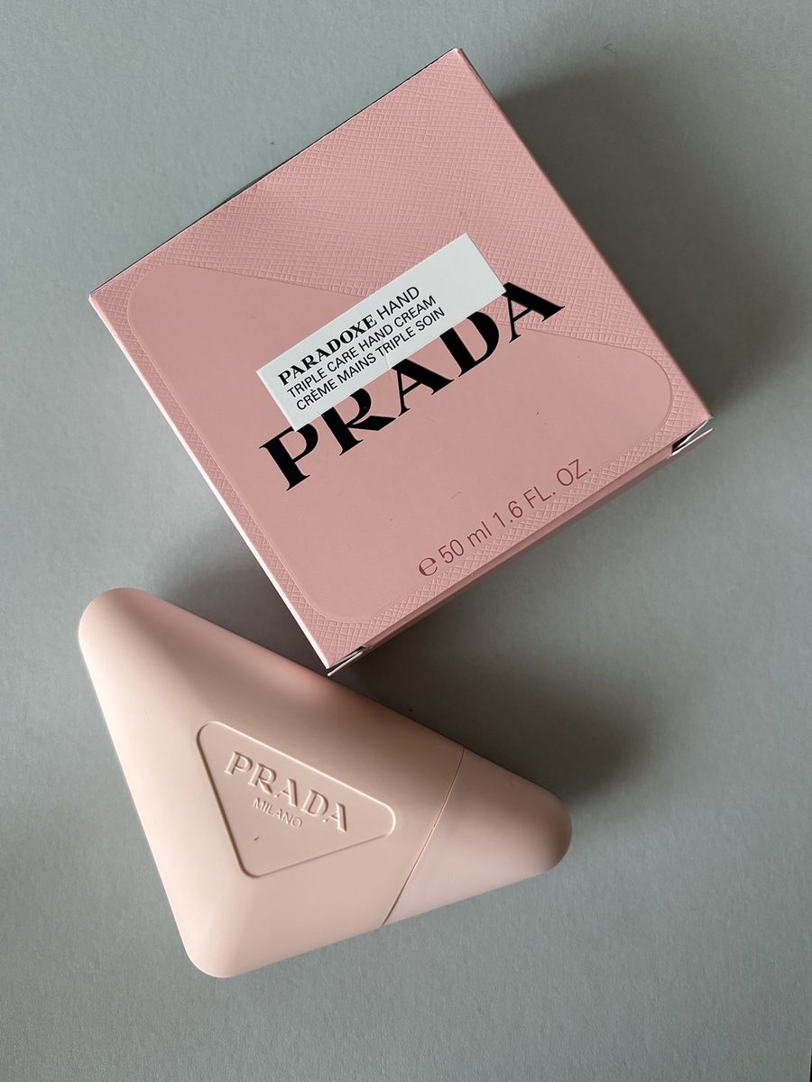プラダ パラドックス ハンド トリプルケア ハンドクリーム  50mL  ¥8,030／プラダ ビューティ