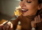 「食後のひどい眠気」をおさえるための食事の“コツ”とは？