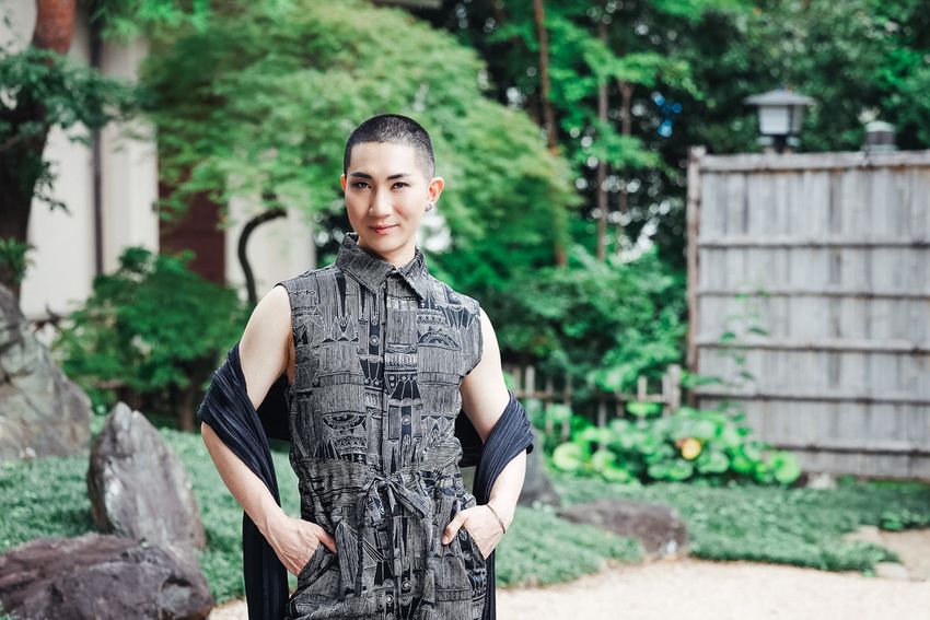 【西村宏堂さん初個展「Cells - 細胞 -」】自分を好きになる“祈りの絵画”でアートリトリート