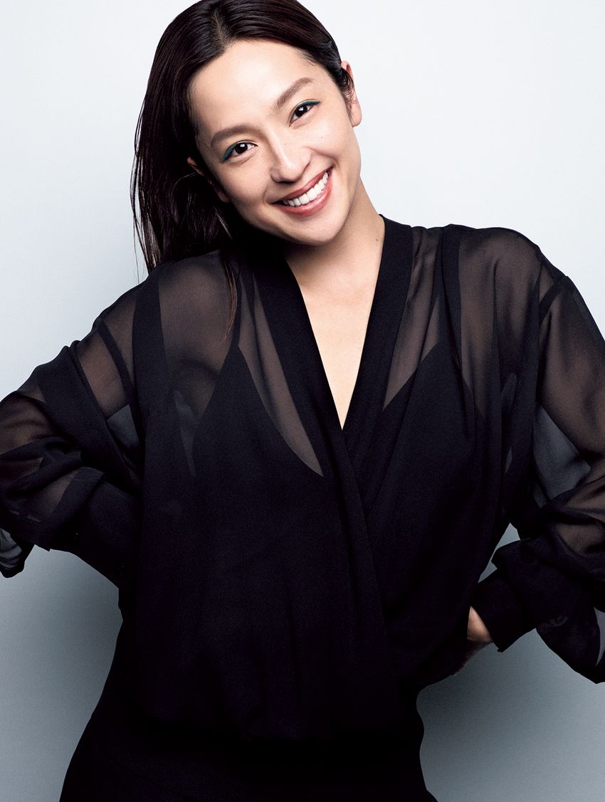 俳優 中村アンが纏う洗練の秋色メイク