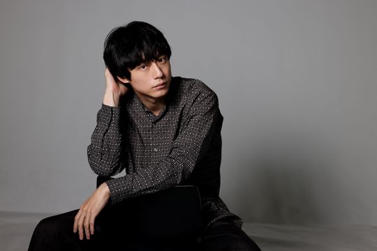 【坂口健太郎】映画『私はあなたを知らない、』主演インタビュー　「頭と心をフル稼働し続けた撮影現場」