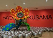 【草間彌生追悼】回顧展がアムステルダムで開幕。“無限”を追い続けた97年の生涯と創作を振り返る