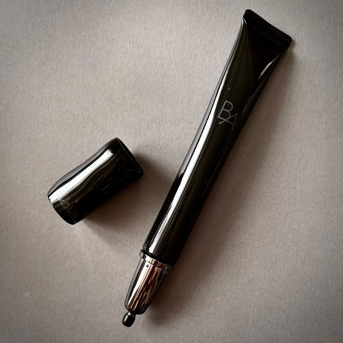 “切らない目袋ケア”を目指すアイトリートメント。B.A アイゾーンクリーム 26g. ¥19,800/ポーラ