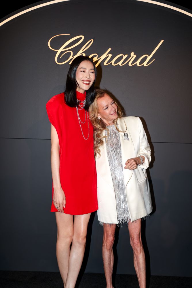 〈左から〉リウ・ウェン、キャロライン・ショイフレ