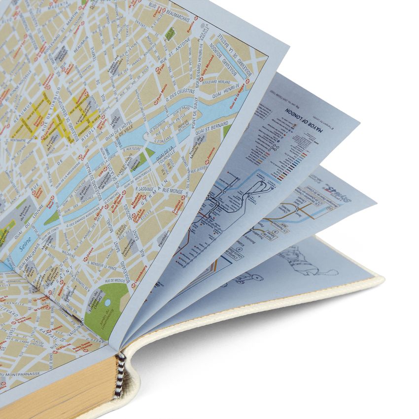 【2027年ダイアリー】スマイソンの「ファッション ダイアリー」30周年。グレース・コディントンとのコラボモデルが誕生