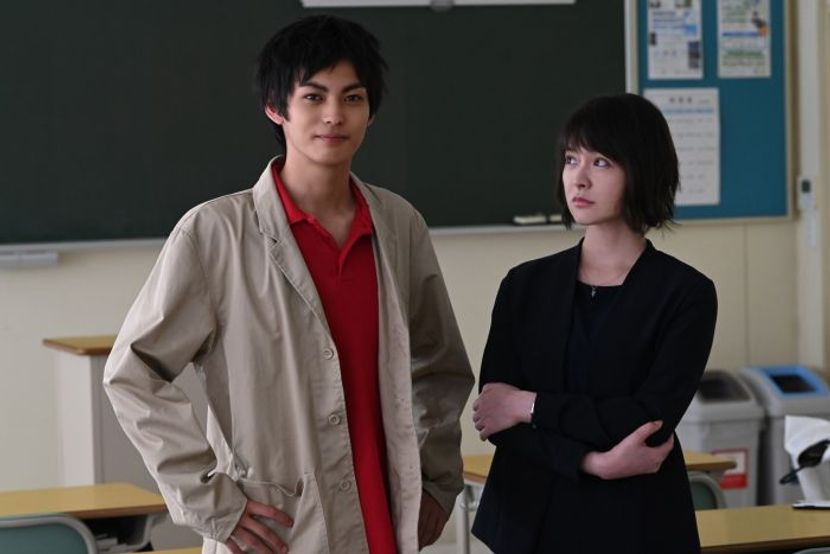 美しくミステリアスな神尾楓珠！　ドラマ『顔だけ先生』と併せて観たい作品とは